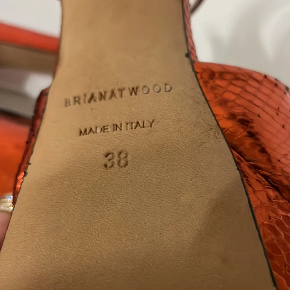 Brian Atwood MADISON RUST ORANGE METALLIC ELAPHE SNAKE PLATFORM SANDALS 38 7.5
